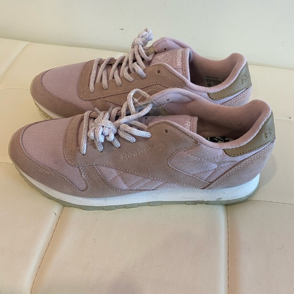 Reebok Classic Running Shoes - Picture 2 of 5